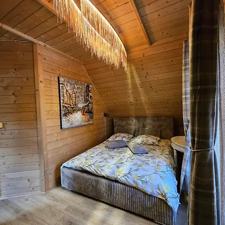 Goralskie Z Sauna I Jacuzzi شاليه كوشتيليسكا